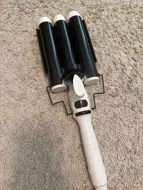 Triple Barrel Hair Waver - Black & White
